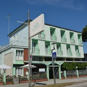 hotel-maddalena-marina-di-ravenna.emilia-romagnahotels.net/